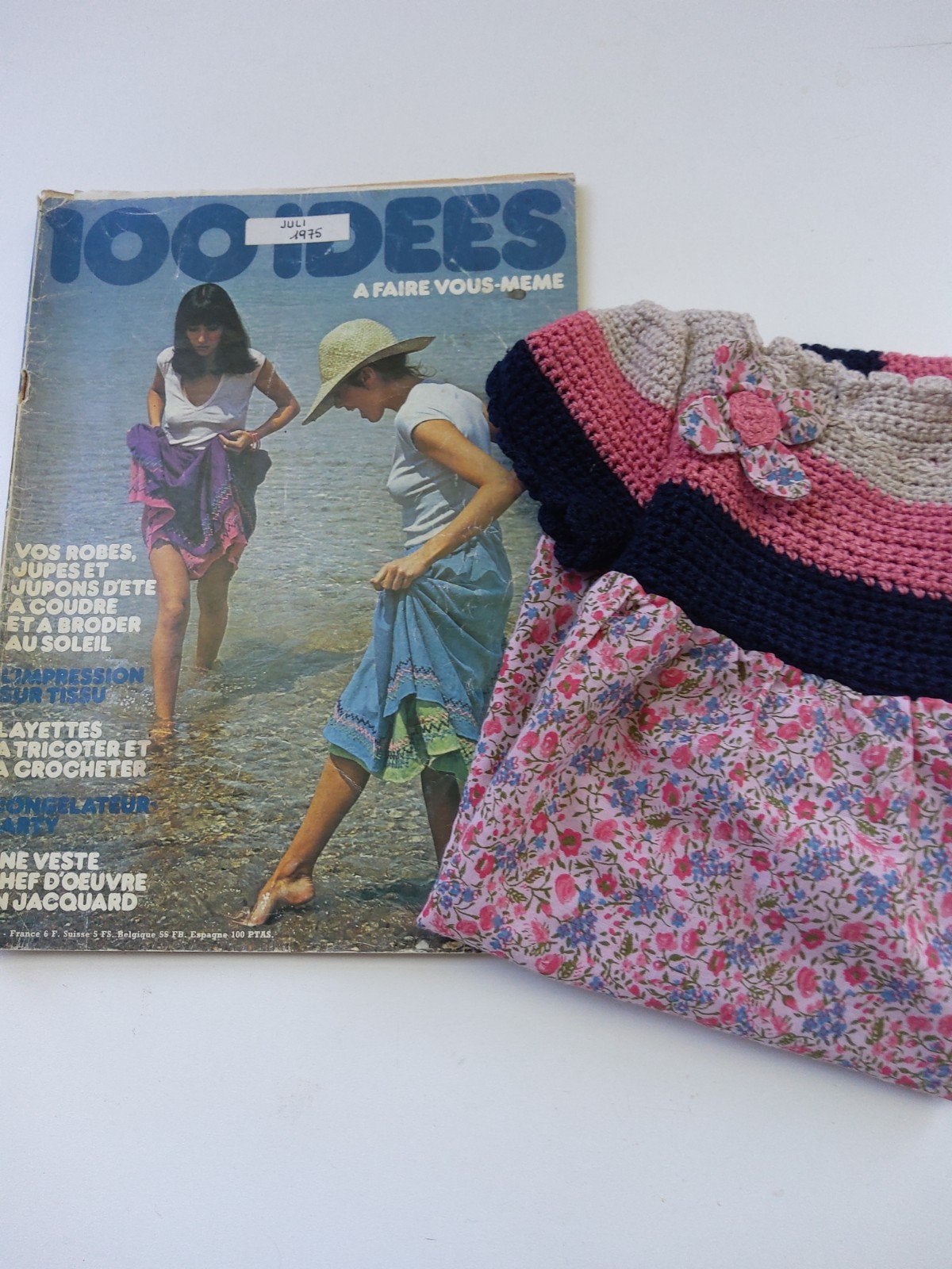 100 Idées DIY magazine 1975 met handgemaakt babyjurkje., Hobby en Vrije tijd, Breien en Haken, Ophalen of Verzenden