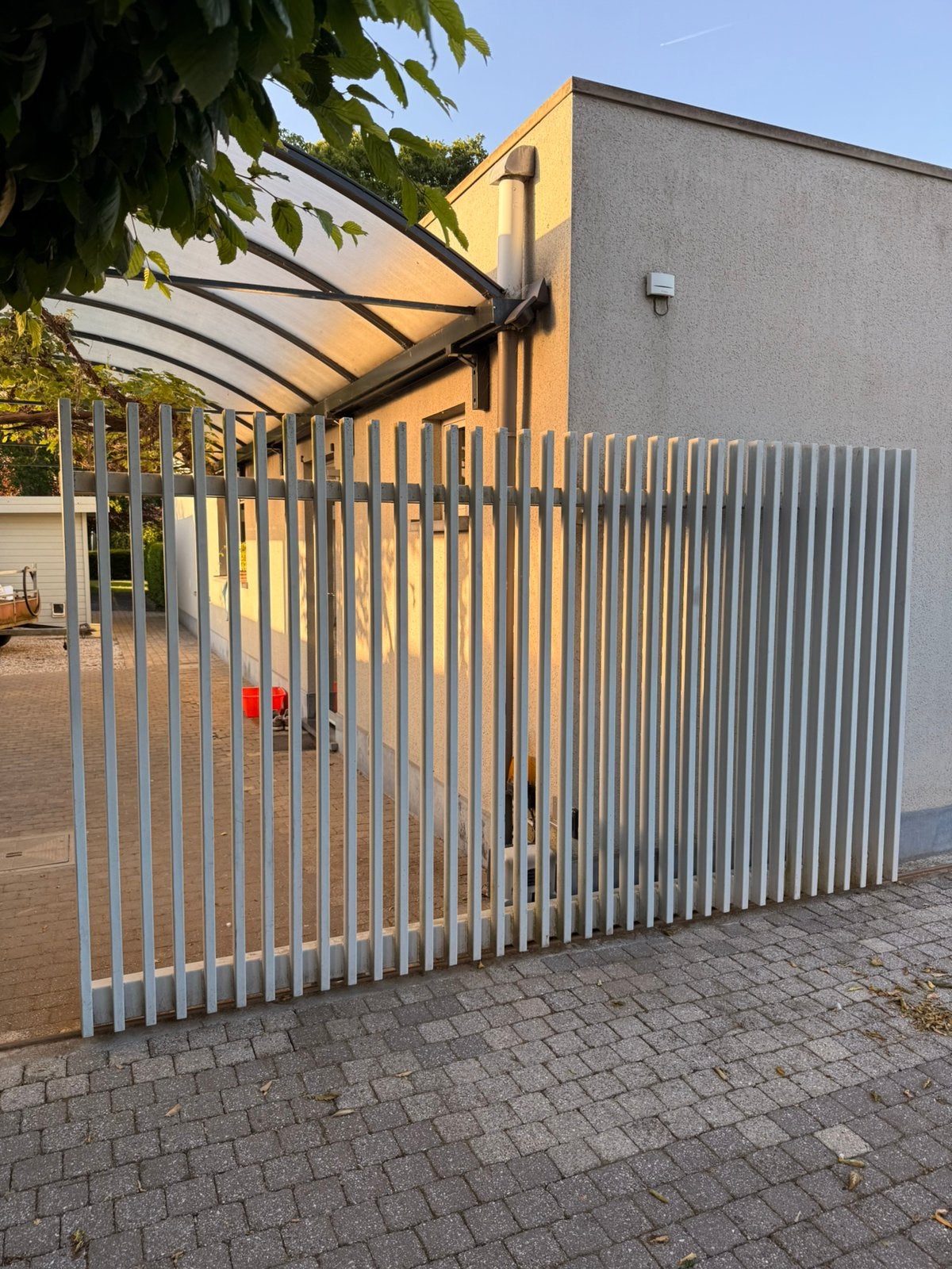 Schuifpoort + Vast Paneel + Looppoort in Staal, Ophalen, Met poort, Zo goed als nieuw, Tuinhek