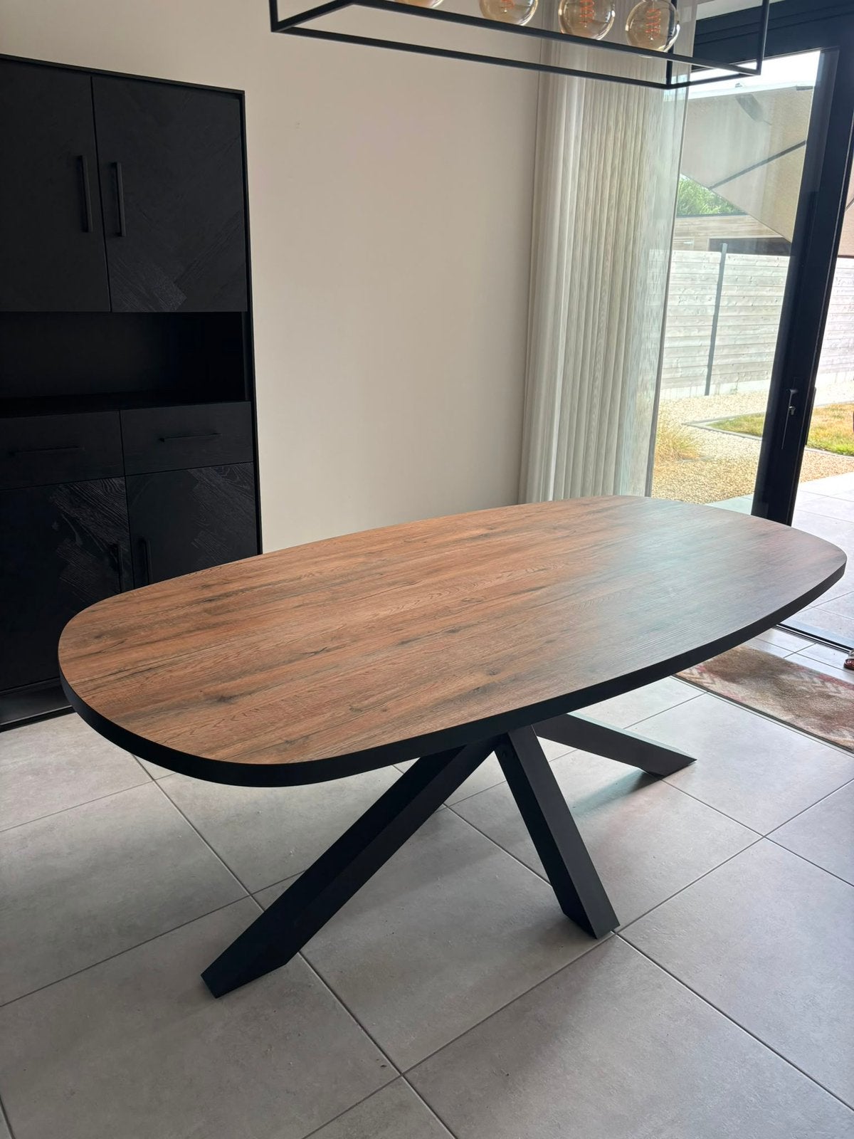 Eettafel, kast en tv-kast, Ophalen, Zo goed als nieuw, Vijf personen of meer, Ovaal