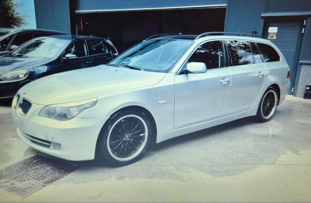 Te koop bmw 520d 2009 268xxxxx emissie 5 touring manual, Auto's, Euro 5, Achterwielaandrijving, Zwart, Leder