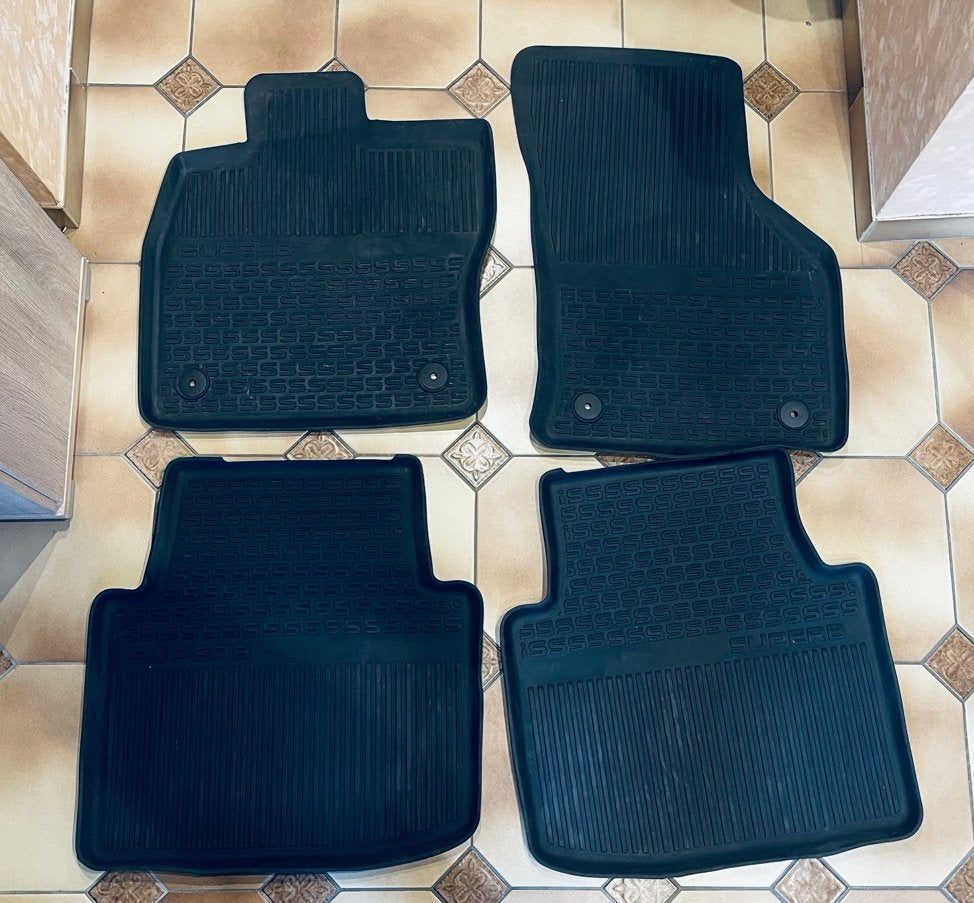 Set de tapis de sol Skoda Superb, Enlèvement, Utilisé