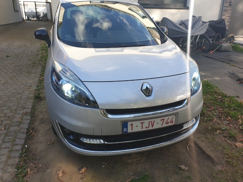Renault Scenic BOSE-edition - 2012 - Diesel - Zilvergrijs, Voorwielaandrijving, Euro 5, Monovolume, Zwart