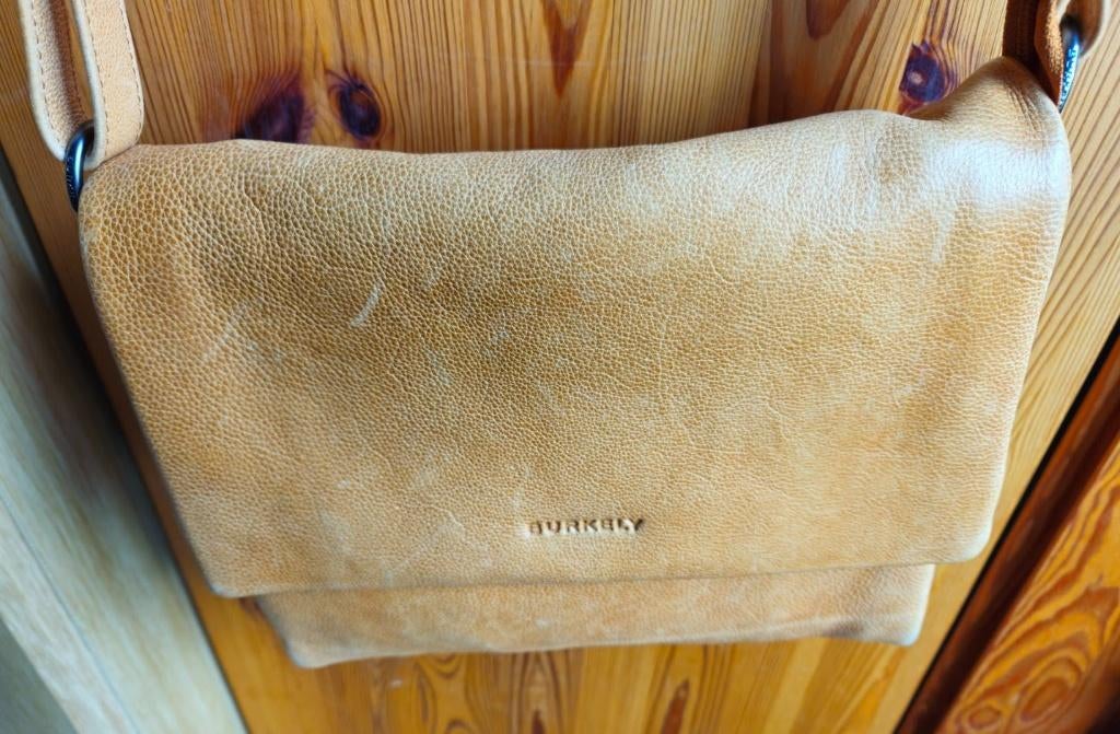 handtas Burkely, Handtassen en Accessoires, Tassen | Schoudertassen, Beige, Zo goed als nieuw, Leer, Ophalen