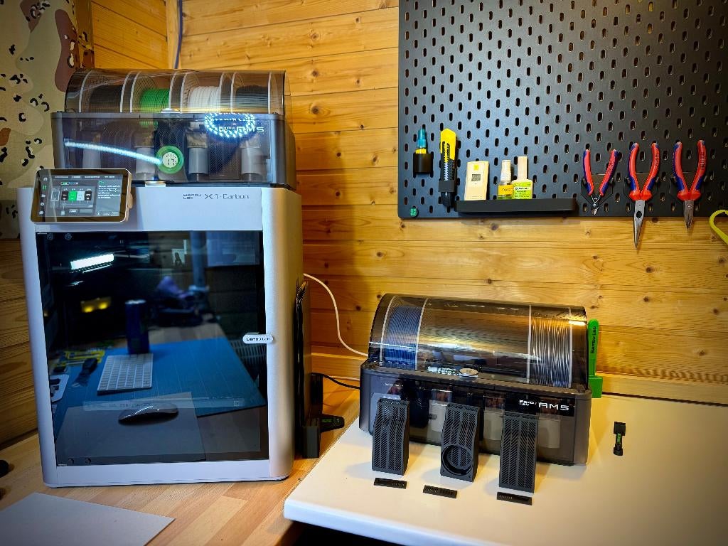 Bambu Lab X1 Carbon 3D Printer + 2x AMS + Extra Onderdelen, Ophalen, Zo goed als nieuw, Filament, Ingebouwde Wi-Fi