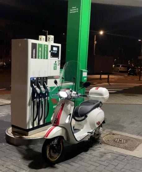 Vespa Sprint, Fietsen en Brommers, Ophalen, Zo goed als nieuw