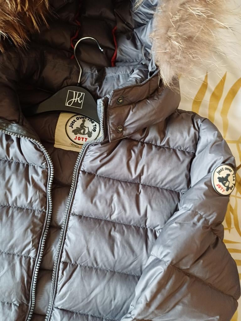 twee dames jassen merk jott maat small per stuk nieuw, Kleding | Dames, Ophalen