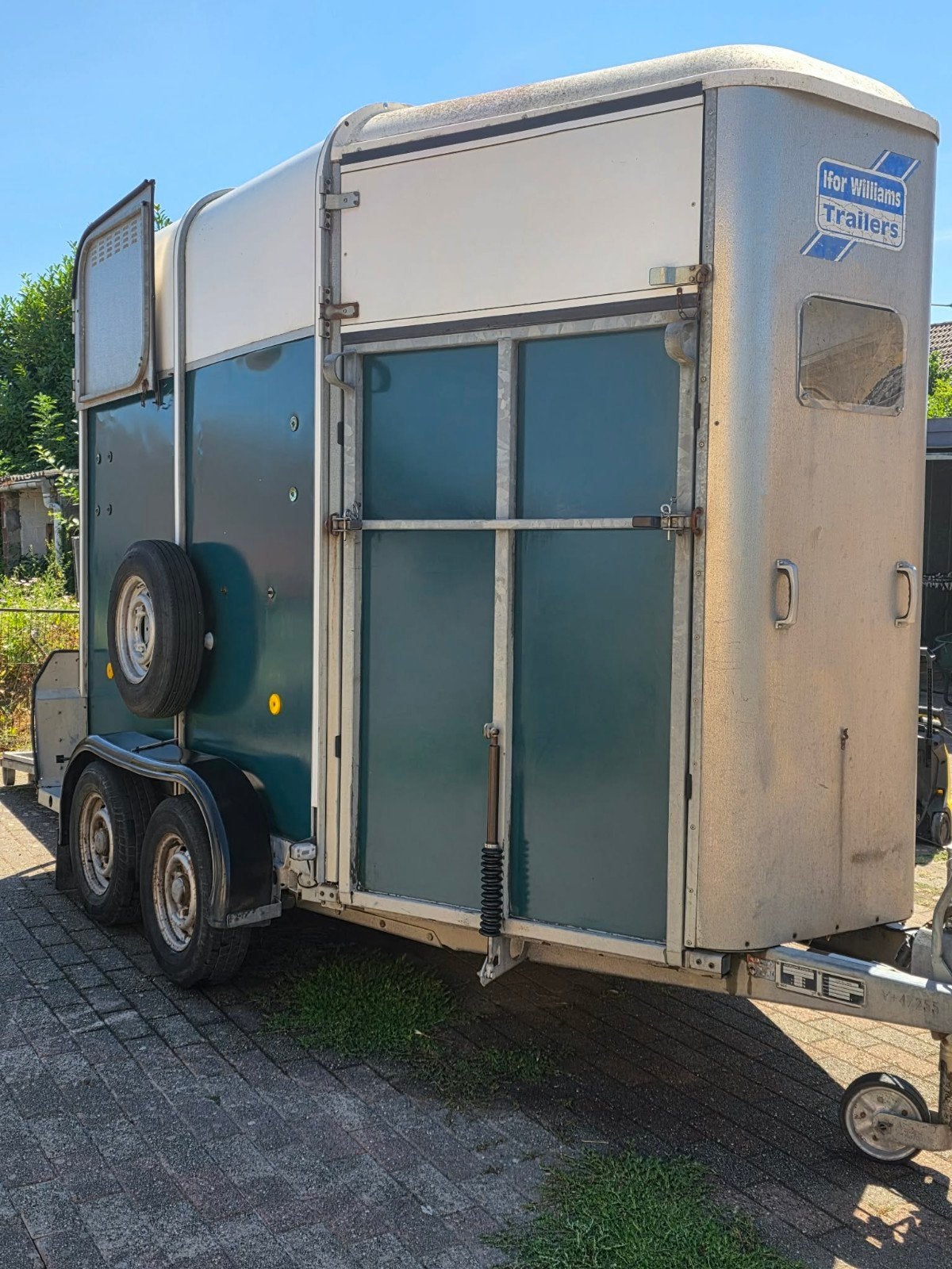 paardenVan 2 plaatsen aluminium vloer, Dieren en Toebehoren, Paarden en Pony's | Trailers en Aanhangwagens, Ophalen, Gebruikt