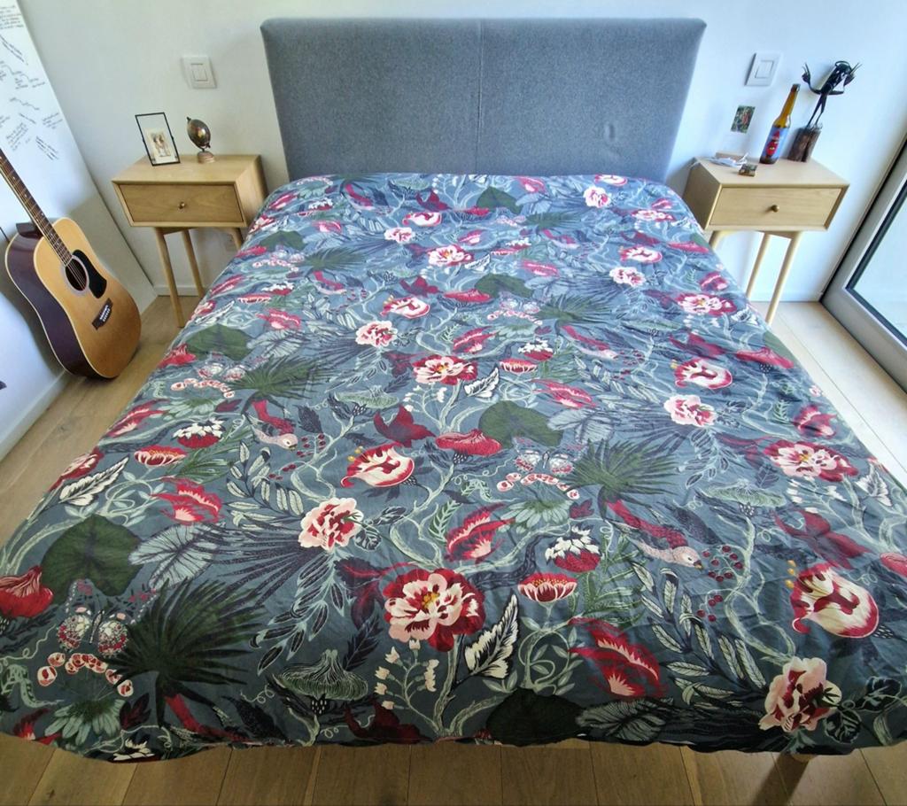 Bed frame upholstered in grey fabric (+ matress), Huis en Inrichting, Slaapkamer | Complete slaapkamers, Ophalen