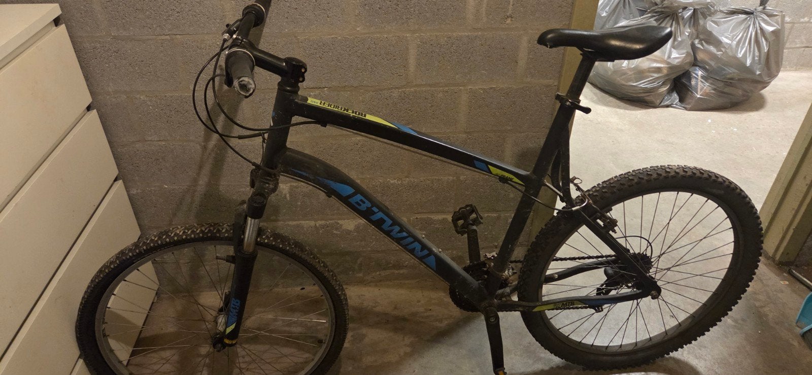 mannen fiets, Enlèvement