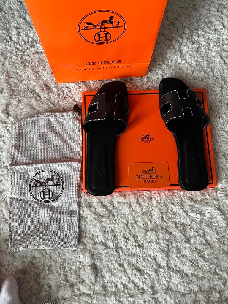Sandales Hermès Oran, Enlèvement ou Envoi, Comme neuf, Noir, Sandales et Mûles