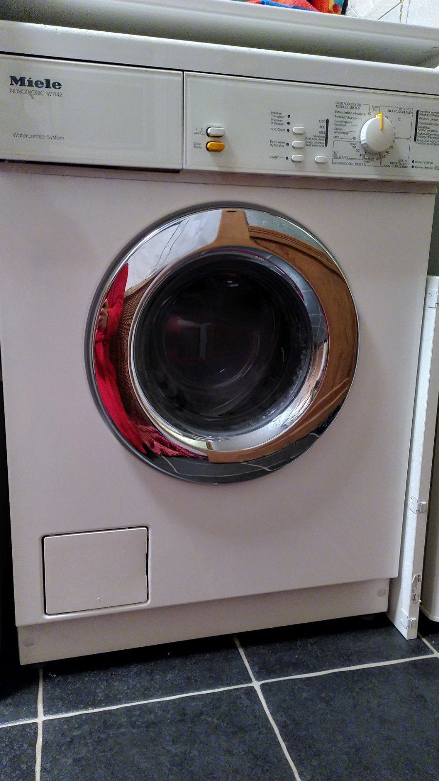 Miele wasmachine Novotronic W842, 1200 à 1600 tours, 4 à 6 kg, Programme lavage à la main, Chargeur frontal