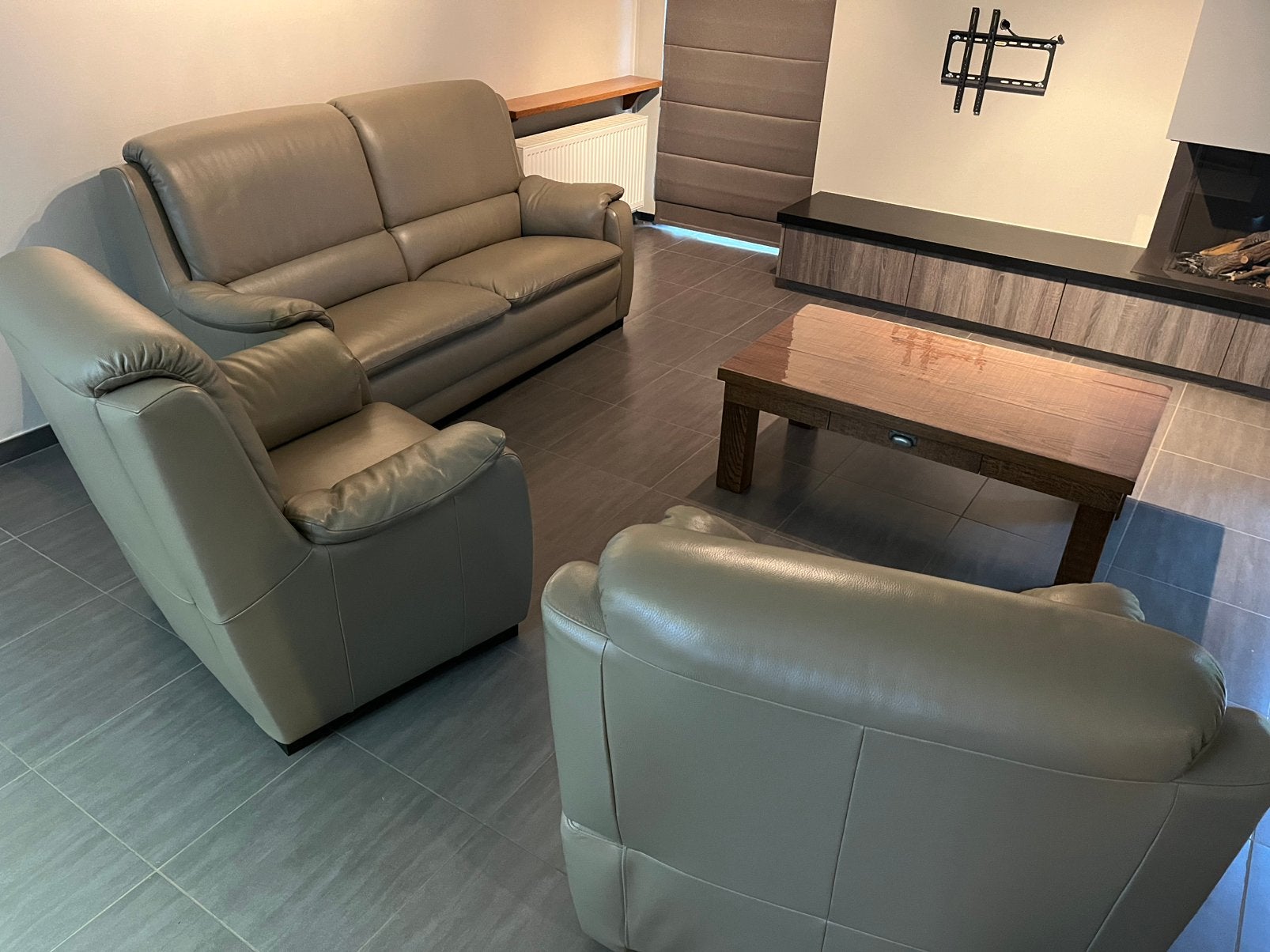 Canapé en cuir avec un fauteuil inclinable !, Enlèvement, Comme neuf