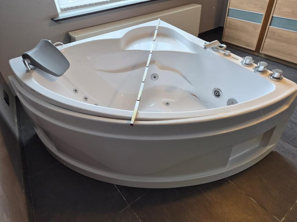 Whirlpool hoekbad (wit) merk Luca Varess, Enlèvement, Comme neuf, Baignoire