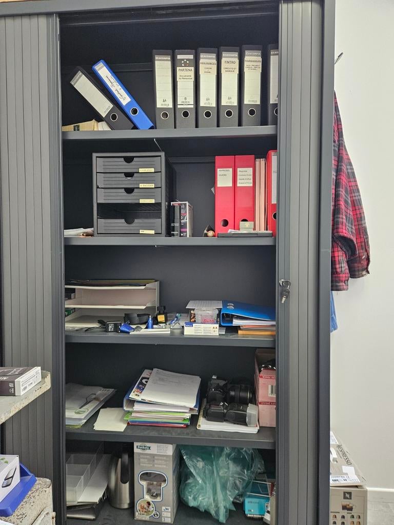 Metalen gordijnkast, Ophalen, Kast