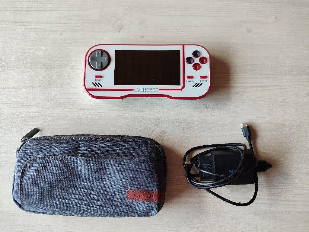 Evercade Red/White Handheld, Ophalen of Verzenden, Zo goed als nieuw