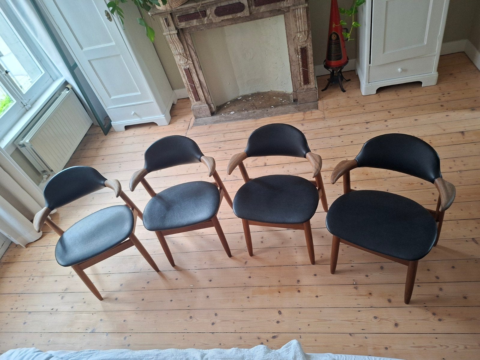 ensemble de 4 chaises 'cow horn' design, années 60., Enlèvement, Noir