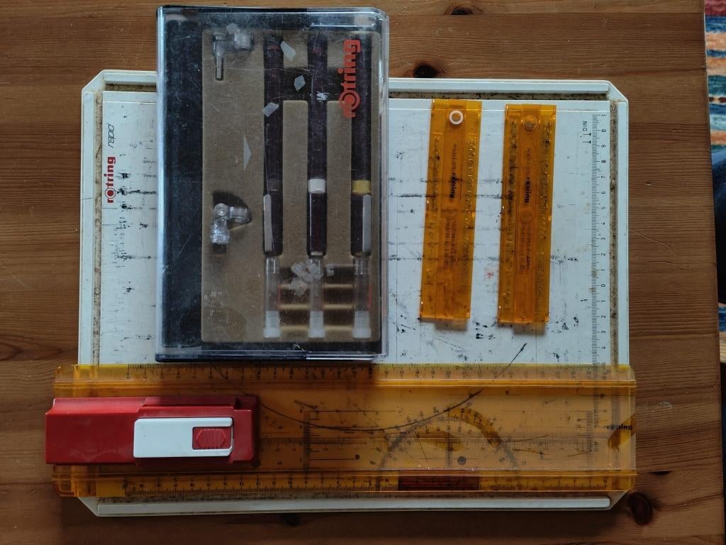 rOtring set: tekentafel, linialen, 3 Isograph tekenpennen, Hobby en Vrije tijd, Tekenen, Verzenden, Gebruikt, Potlood of Stift