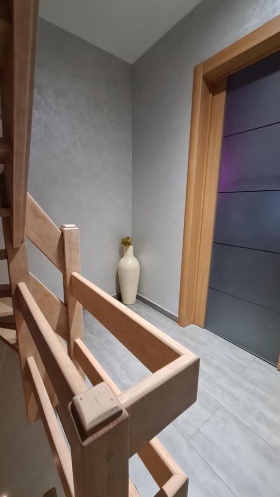 Travaux de Peinture et Menuiserie, Diensten en Vakmensen, Schilders en Behangers, Behangen, Binnenschilderwerk, Buitenschilderwerk