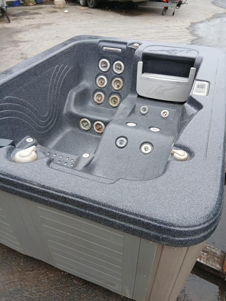 Jacuzzi gratis geleverd met een jaar garantie, Ophalen of Verzenden