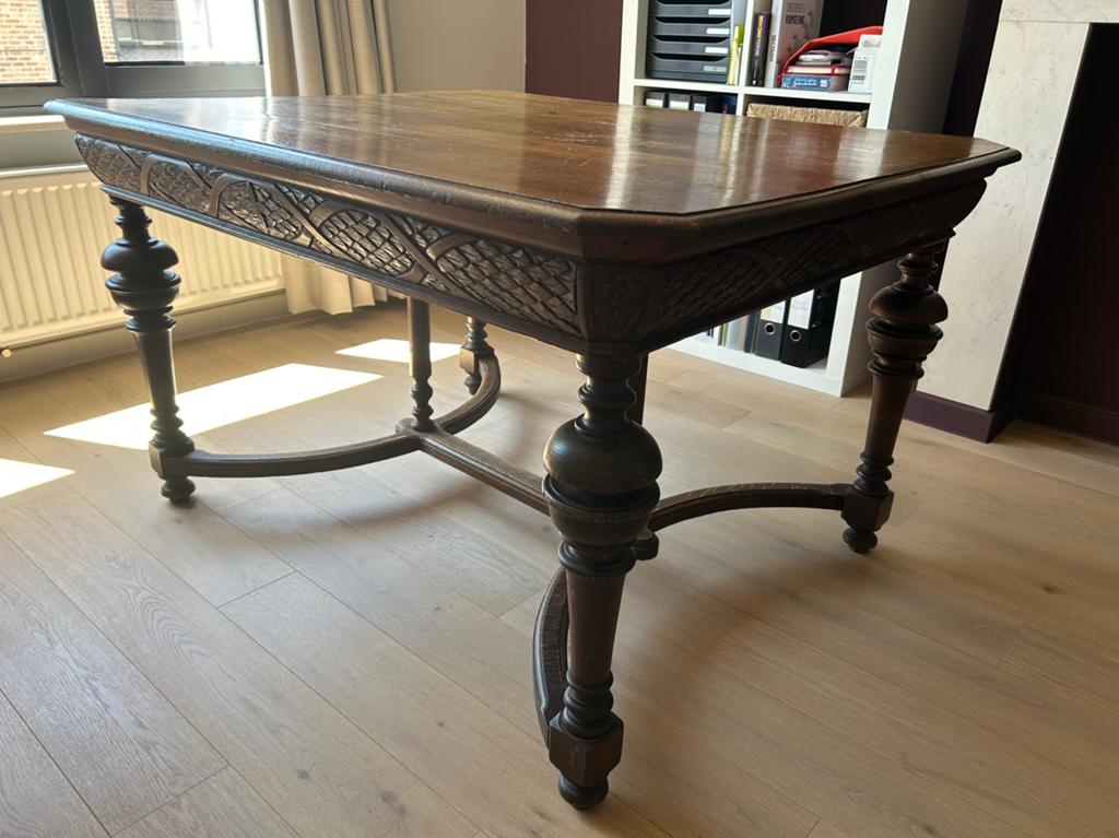 Eiken houten bureau, Enlèvement
