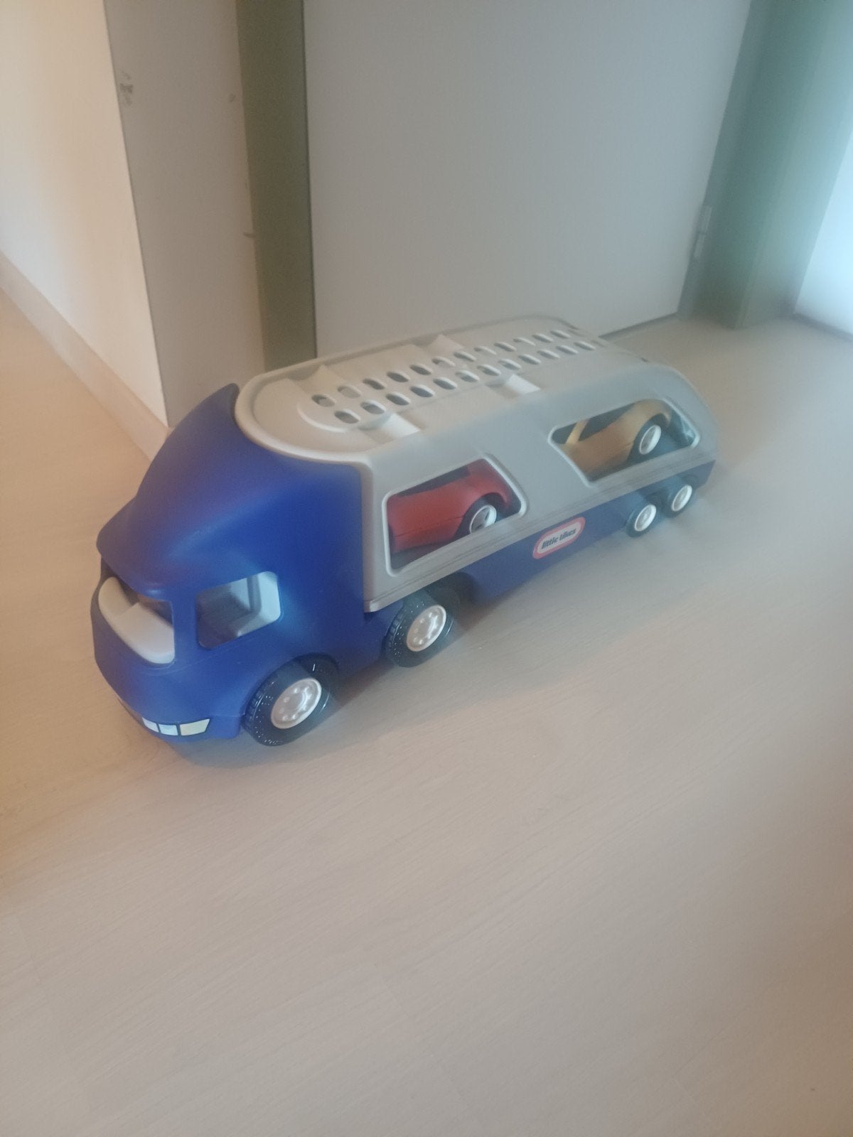 Vrachtwagen met 2 auto's, Kinderen en Baby's, Ophalen, Zo goed als nieuw