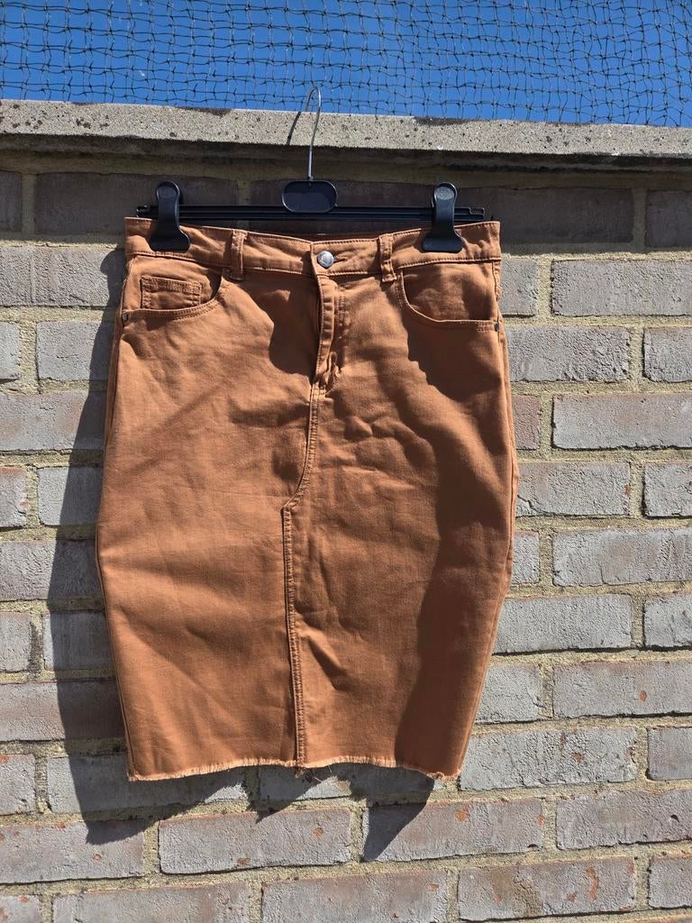 Leuke bruine kokerrok maat 42 Amisu, Kleding | Dames, Bruin, Maat 42/44 (L), Nieuw, Ophalen of Verzenden