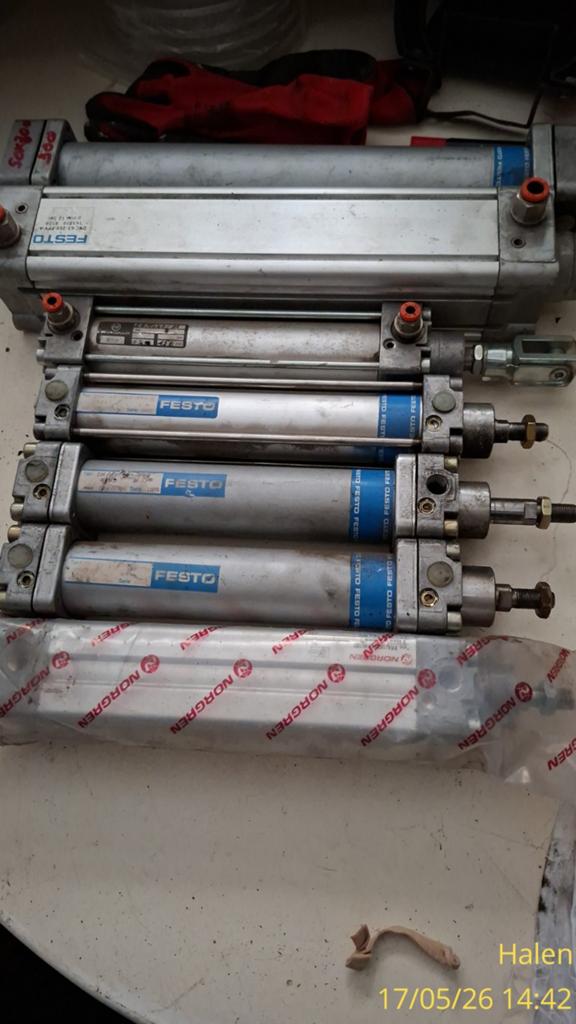 7Pneumatische cilinders diam 50 63 40 mm slag 30 25 15 16 cm, Ophalen