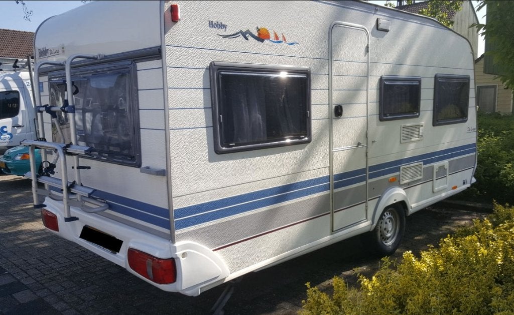 Caravan Hobby De Luxe, Caravans en Kamperen, Caravans, Particulier, tot en met 5, 1000 - 1250 kg, Rondzit, Hobby, 2 aparte bedden