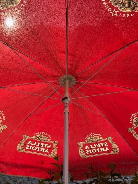OUDE PARASOL STELLA ARTOIS. GOEDE STAAT., Verzamelen, Biermerken, Gebruikt, Overige typen, Stella Artois, Ophalen of Verzenden