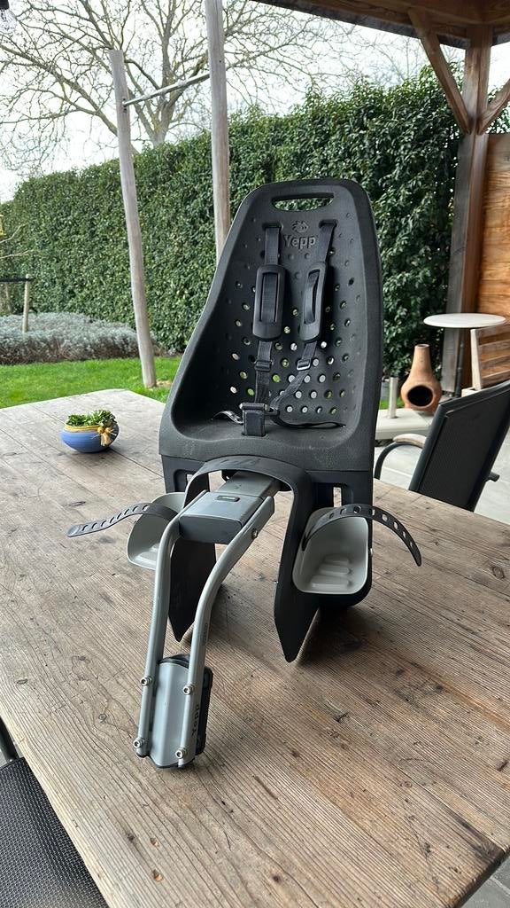 Yepp Maxi fietsstoel met zadelbuisbevestiging, Ophalen, Achterzitje, Voetsteuntjes, 9 t/m 18 kg