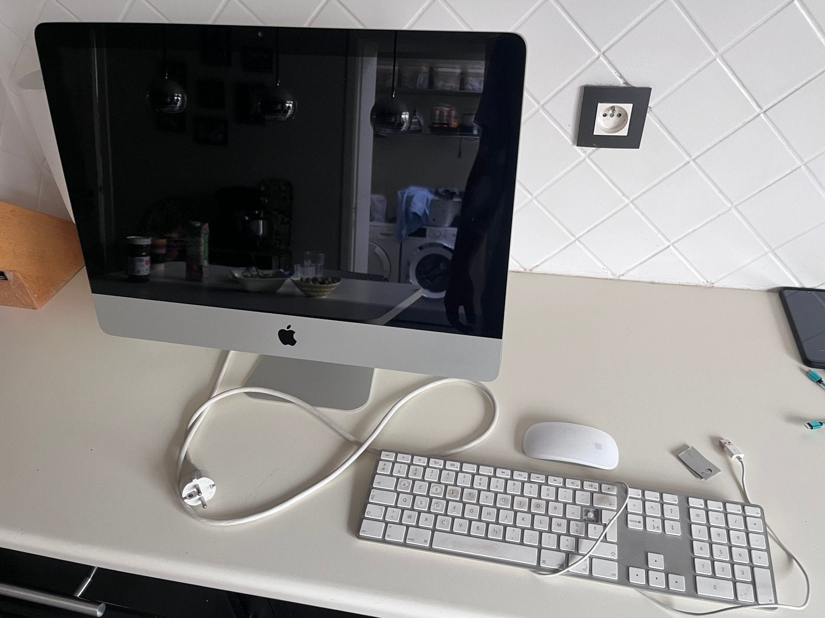 Imac 2009 en etat de fonctionnement, lecreur cd a reparer!, Informatique & Logiciels, Apple Desktops, HDD, IMac, Enlèvement, Utilisé