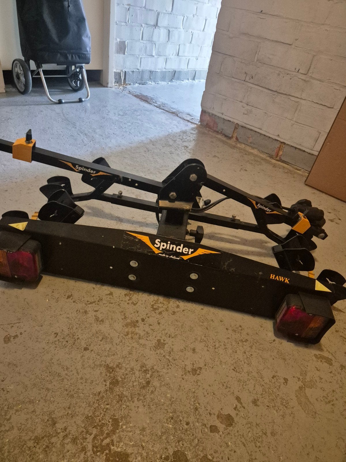 Spinder fietsdrager, Ophalen