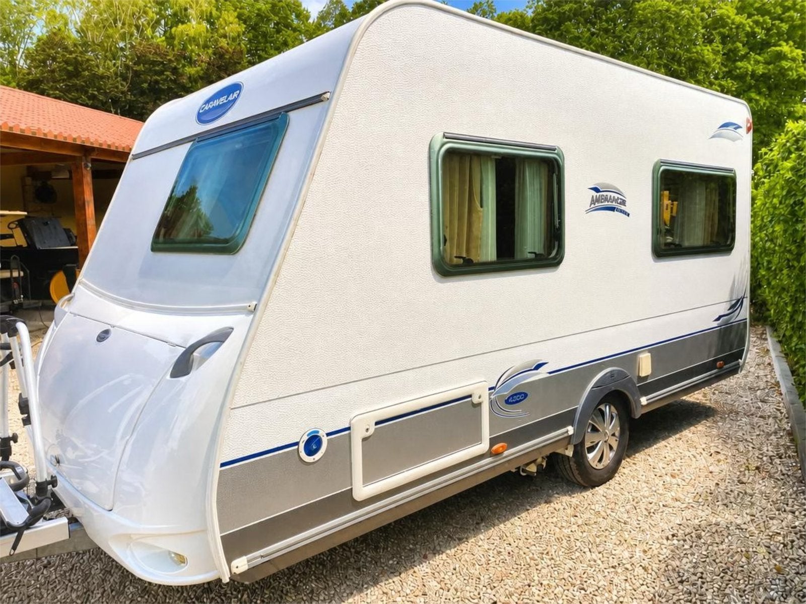 Zeer mooie caravan Caravelair Ambiance, Mover, douche, Caravans en Kamperen, Caravans, Rondzit, Frans bed, Bedrijf, 750 - 1000 kg