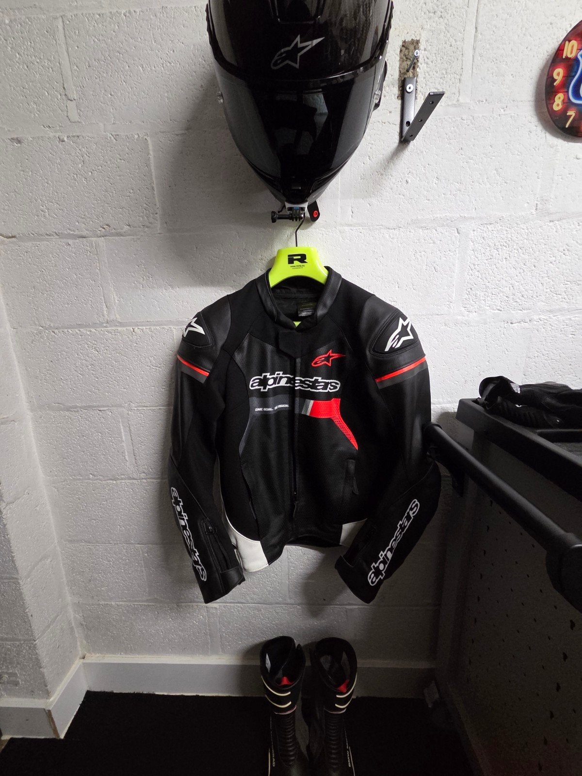 Alpinestars jas, Ophalen