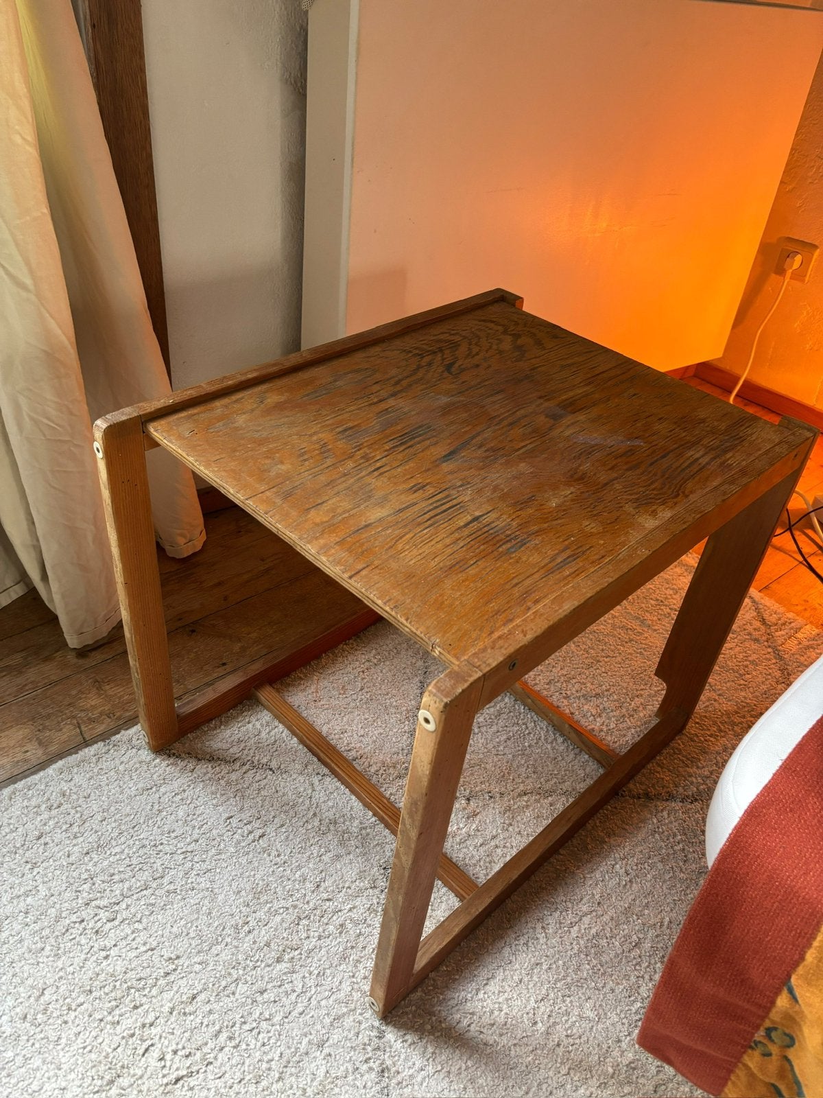 Kleine houten tafel, Ophalen