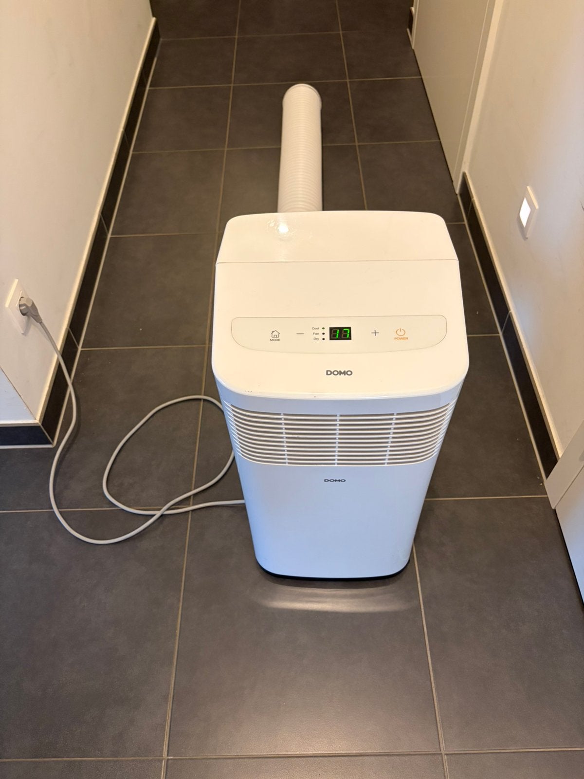 Domo mobiele airco 5000 BTU (DO1034A) met afvoerslang, Electroménager, Moins de 60 m³, Comme neuf, Enlèvement, Refroidissement et Déshumidification