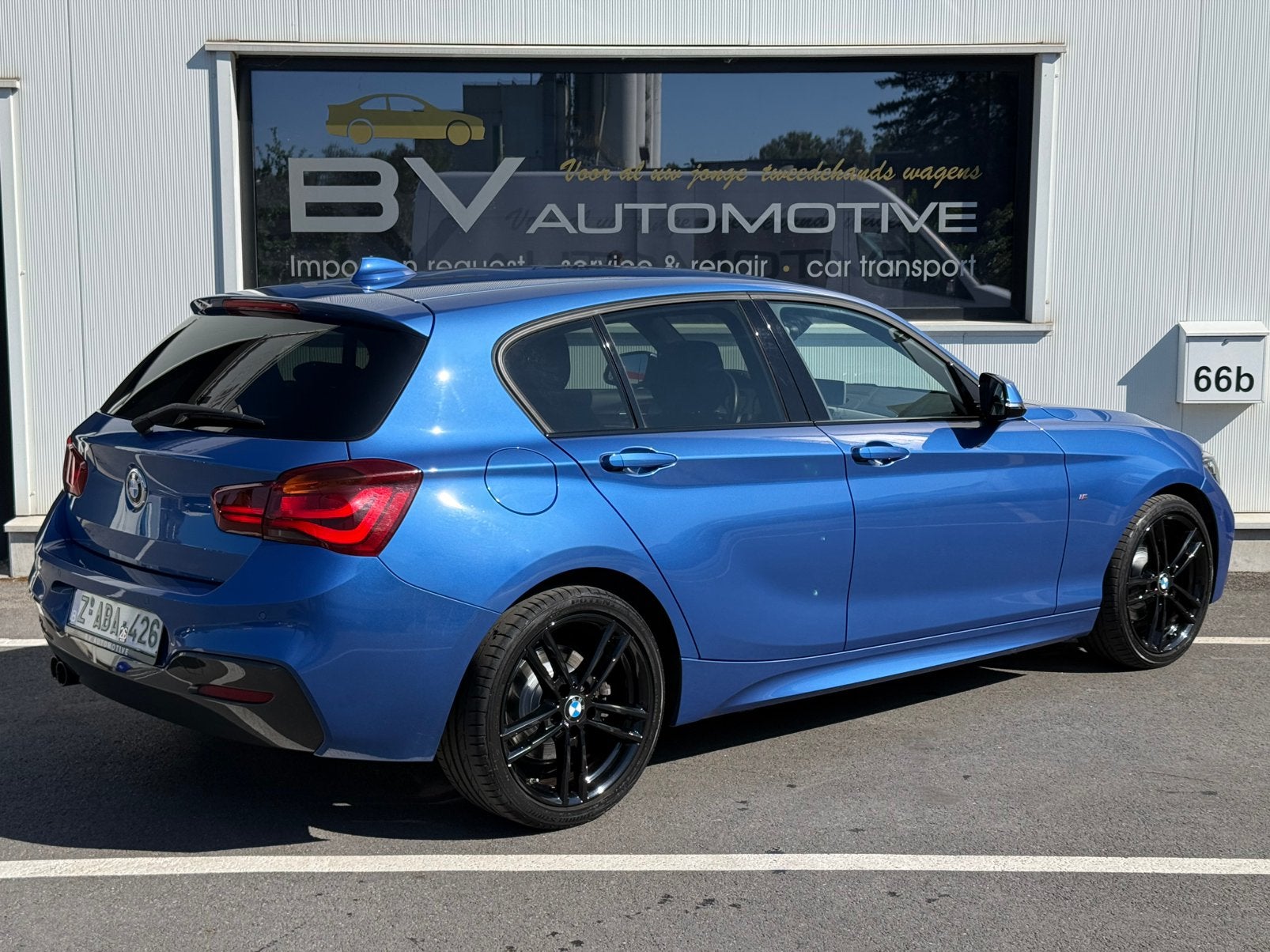 BMW 120i Automaat - HiFi sound - LEDER - NAVI - LED, Autos, BMW, Cuir, Achat, Entreprise, Entretenue par le concessionnaire