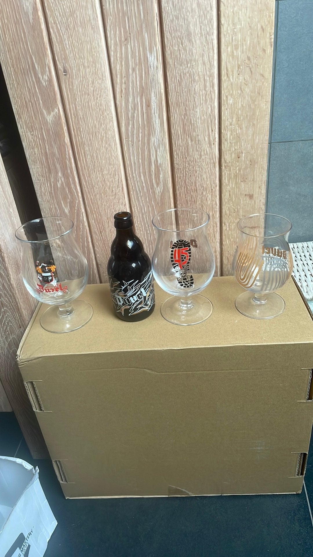 3 verres Duvel et 1 bouteille vide, Enlèvement ou Envoi, Comme neuf, Duvel
