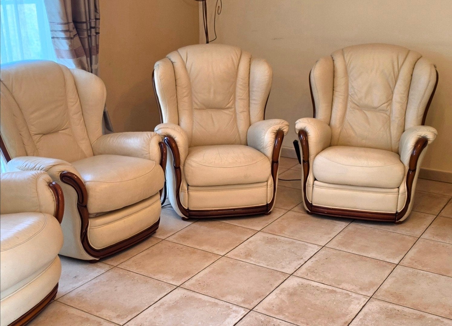 Lot de 5 fauteuils en cuir beige – dont 2 relax électriques, Enlèvement, Bois