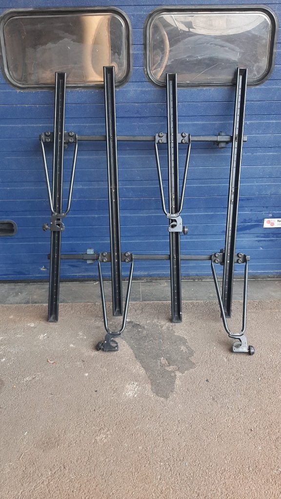4X fietsenrek op het dak + stangen, 4 fietsen, THULE, Ophalen, 3 fietsen of meer, Gebruikt, Dakdrager