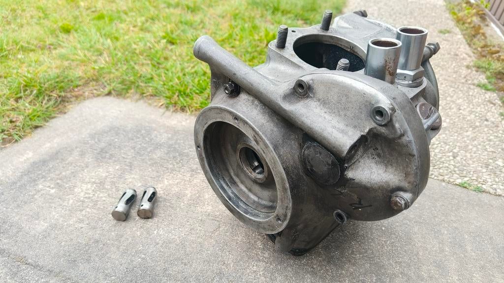 Motor behuizing BMW R25 met oliepomp en klepgeleiders, Fietsen en Brommers, Ophalen of Verzenden