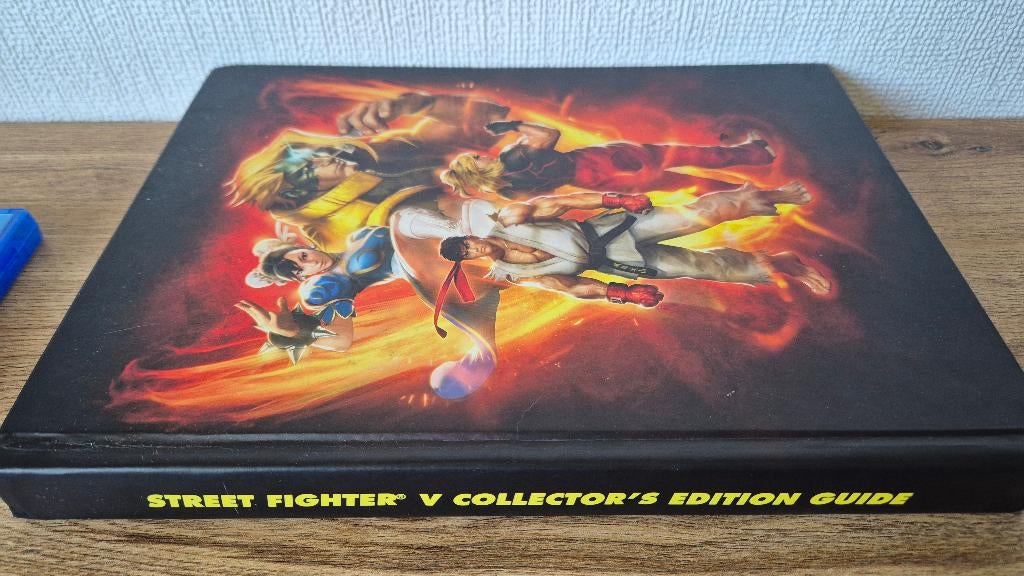 Street fighter 5 collector's edition guide + game + art card, Ophalen of Verzenden, Zo goed als nieuw