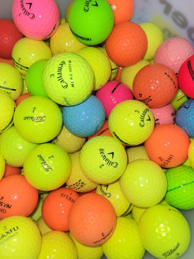 Golfballen gekleurd, gereinigd, goede staat. €O, 40/st, 150, Sport en Fitness, Golf, Ophalen