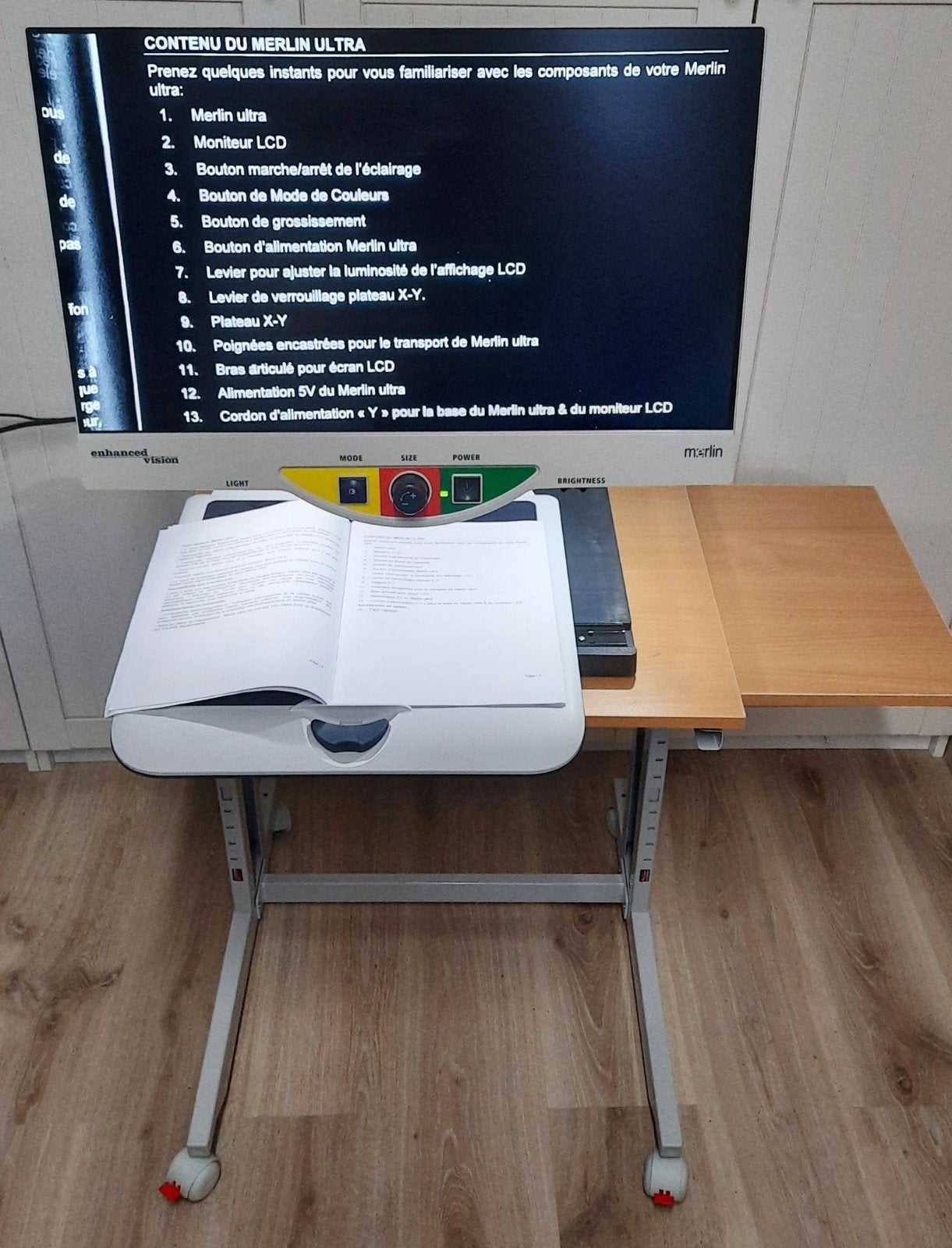 Téléagrandisseur Merlin 24" couleur pour personne malvoyante, Enlèvement, Loupe