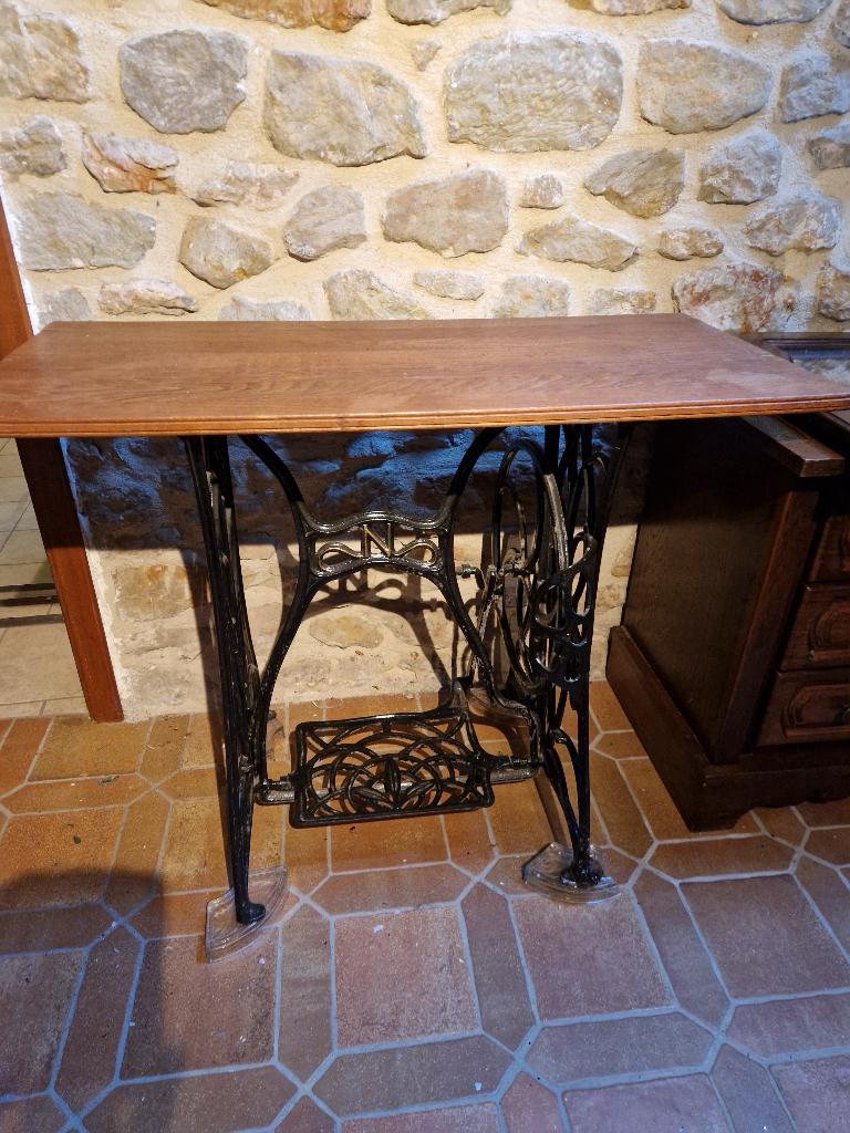 Table avec pied de machine à coudre, Enlèvement