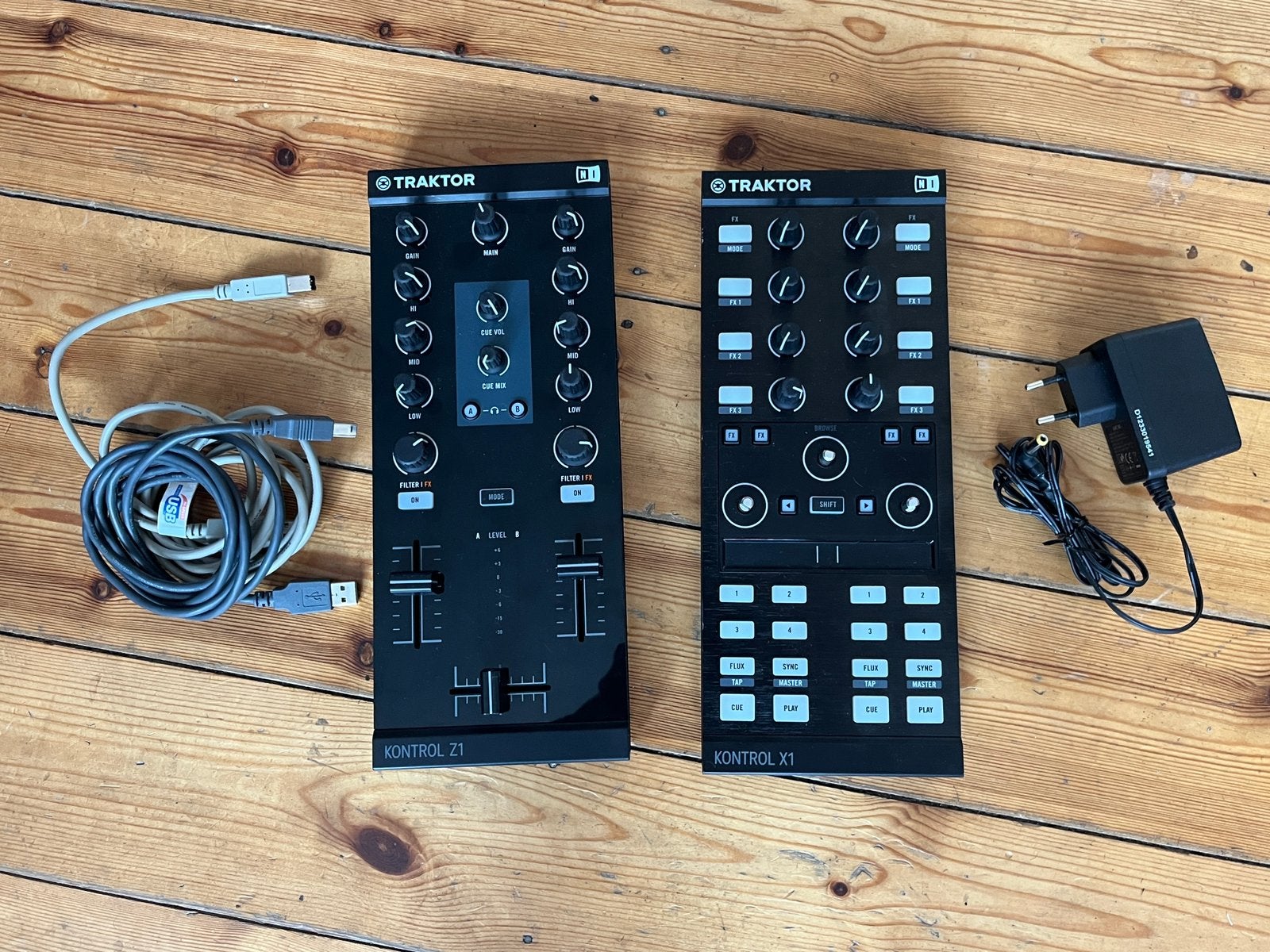 Set DJ Native Instruments Traktor Kontrol Z1 + X1 MK2, Musique & Instruments, DJ sets & Platines, Comme neuf, Enlèvement ou Envoi
