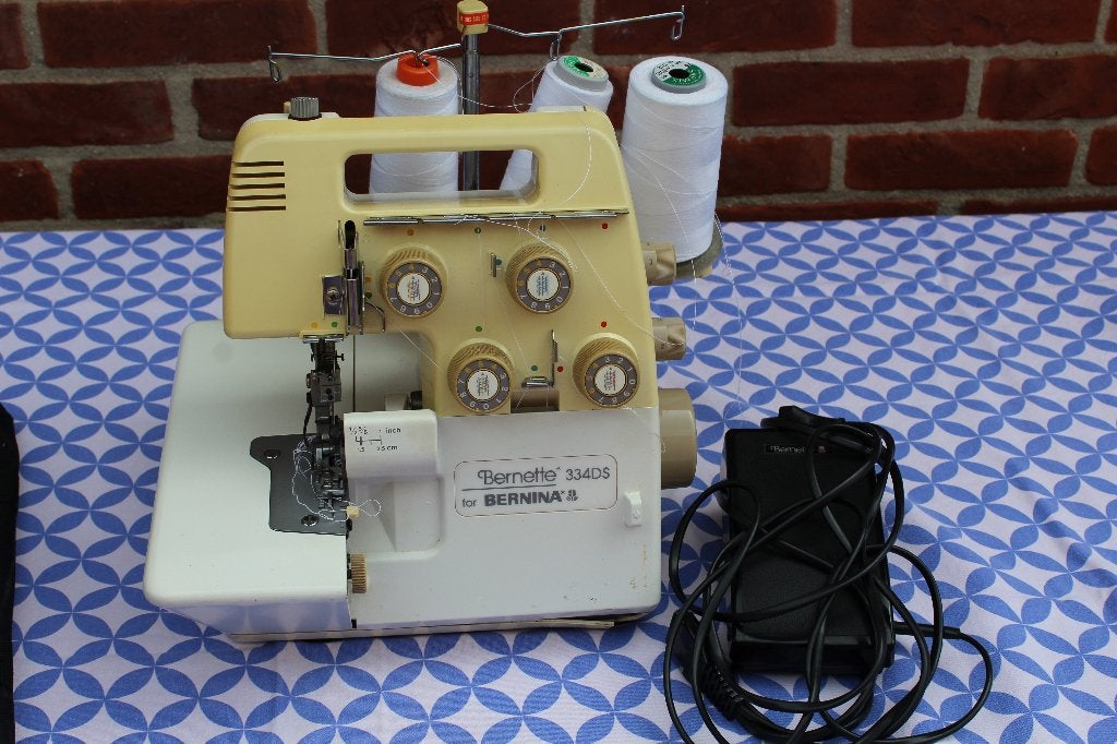 Bernette 334DS for Bernina Lockmachine, Hobby en Vrije tijd, Ophalen, Gebruikt, Lockmachine, Bernina