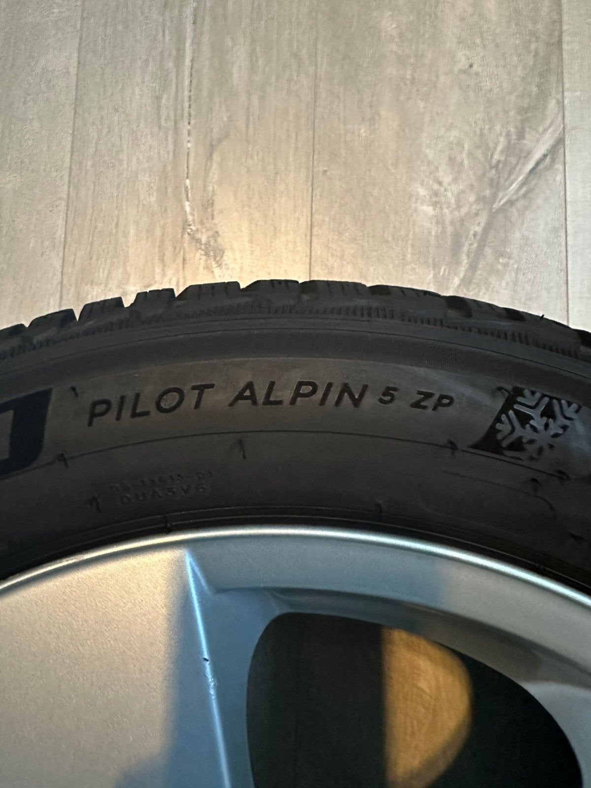 Winterbanden Michelin Pilot Alpin 5 ZP, Auto-onderdelen, Banden en Velgen, Ophalen, Banden en Velgen, Nieuw, 17 inch