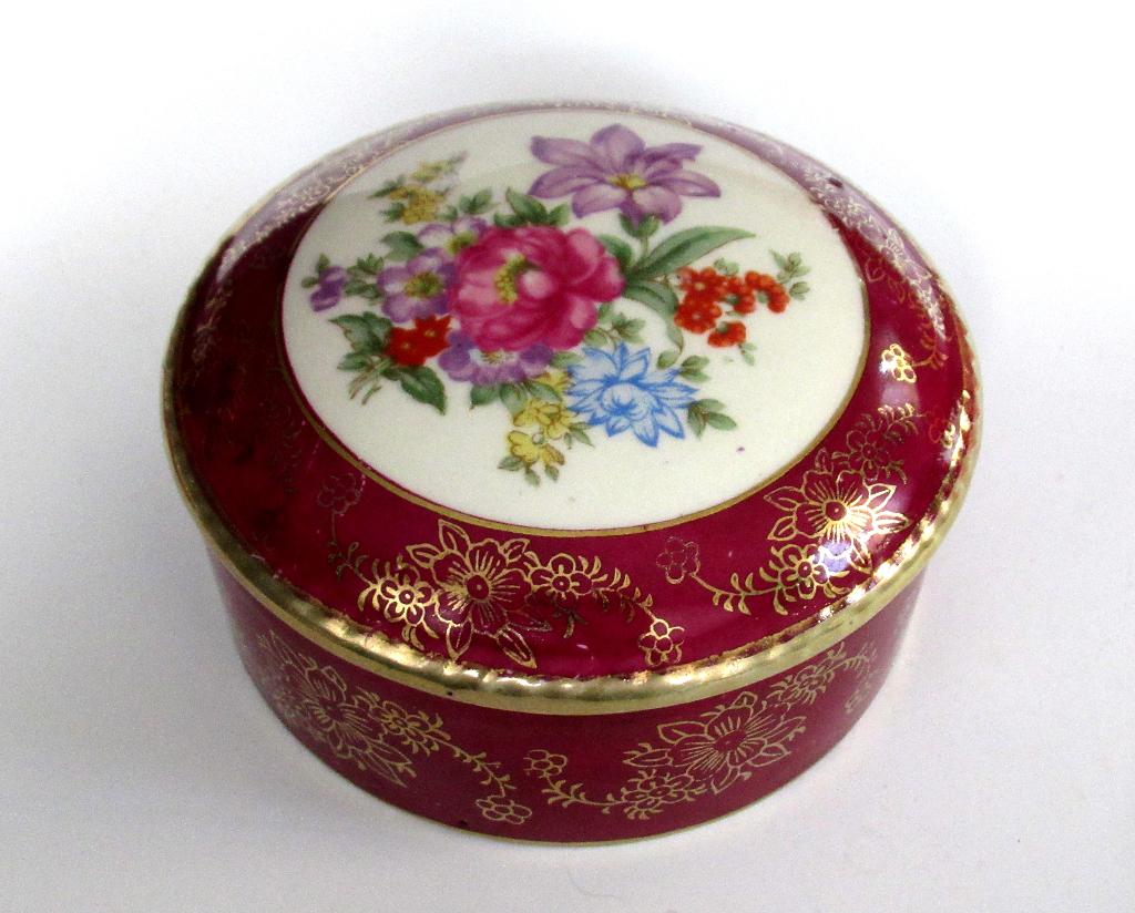 Boîte en porcelaine HERFORD Angleterre des années 20 environ, Antiquités & Art, Antiquités | Porcelaine, Enlèvement ou Envoi