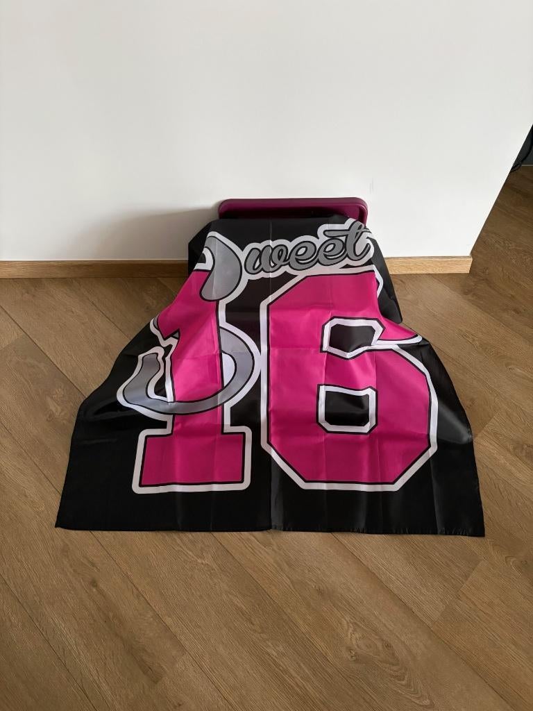 Box voor Sweet 16, Ophalen, Zo goed als nieuw, Feestartikel